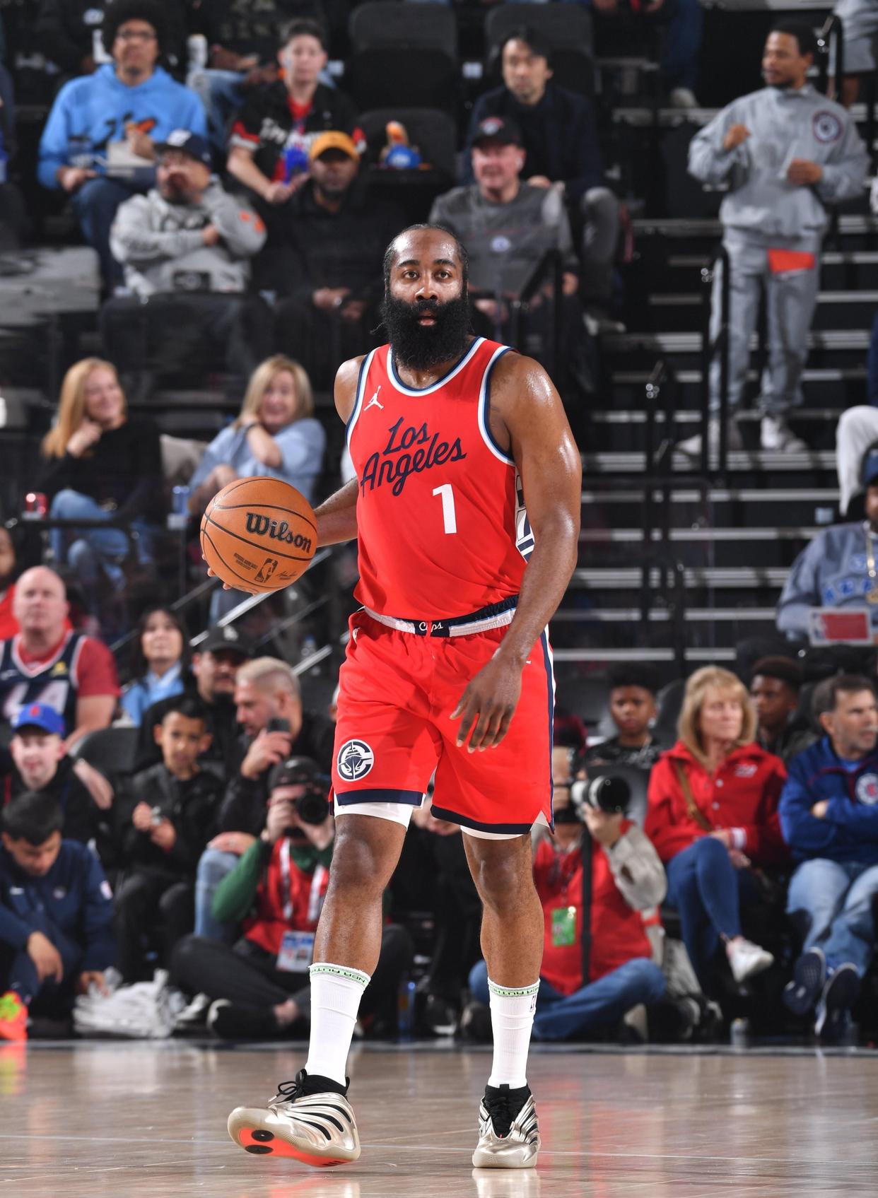 哈登连续五场比赛得分超过败北，加拿大队挑战极限！