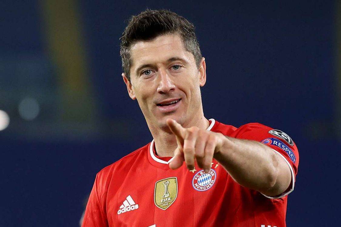 莱万多夫斯基迎来三赛季高光表现，切尔西球迷沸腾！